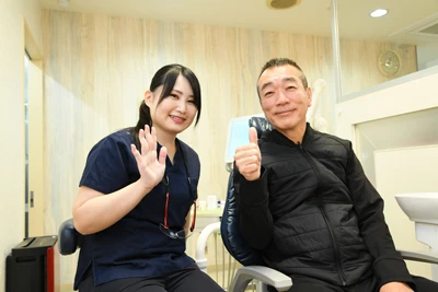 顎関節症/歯ぎしり/食いしばりの「セカンドオピニオン」の写真です/「入れ歯」で笑顔になった写真です/「インプラント」治療で笑顔になった写真です